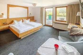 Bio-berghotel Ifenblick فندق 3*